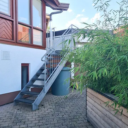 Rote Tuer - Landleben Pur! Kirchhain